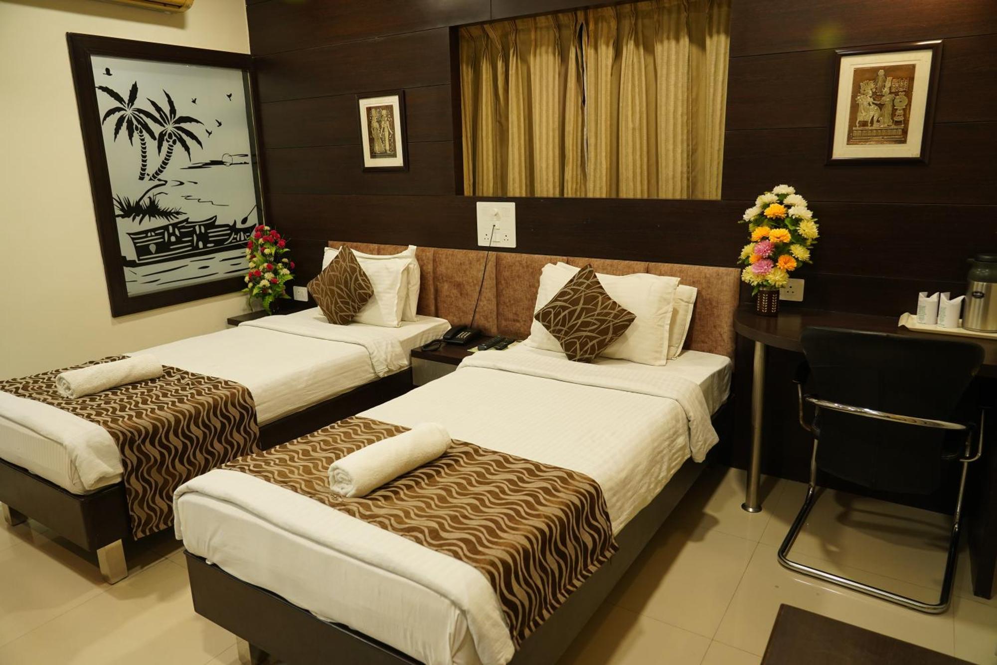 Marshall The Grand Hotel Ahmedabad Exterior photo