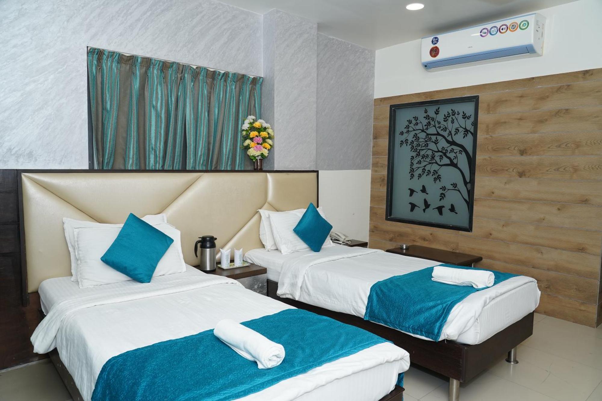Marshall The Grand Hotel Ahmedabad Exterior photo