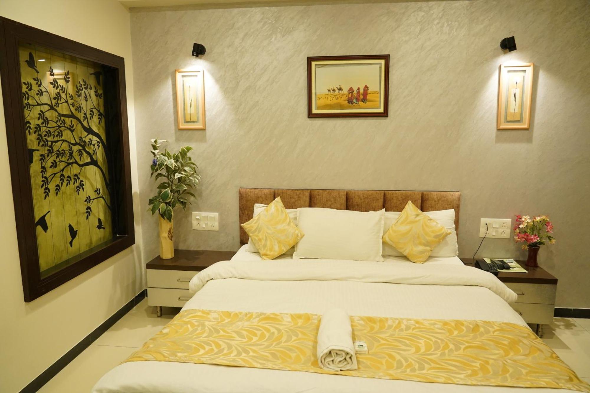 Marshall The Grand Hotel Ahmedabad Exterior photo