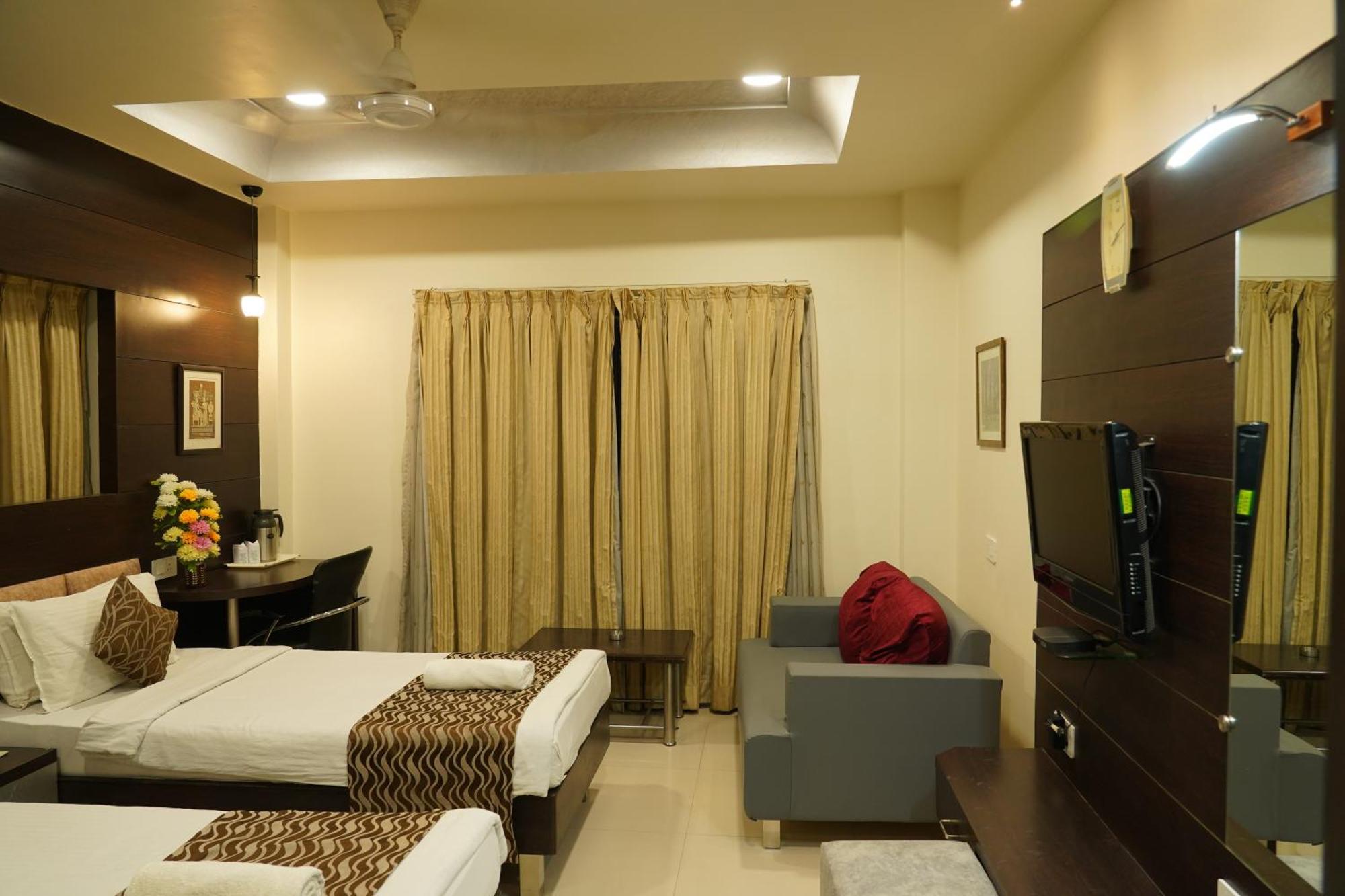Marshall The Grand Hotel Ahmedabad Exterior photo