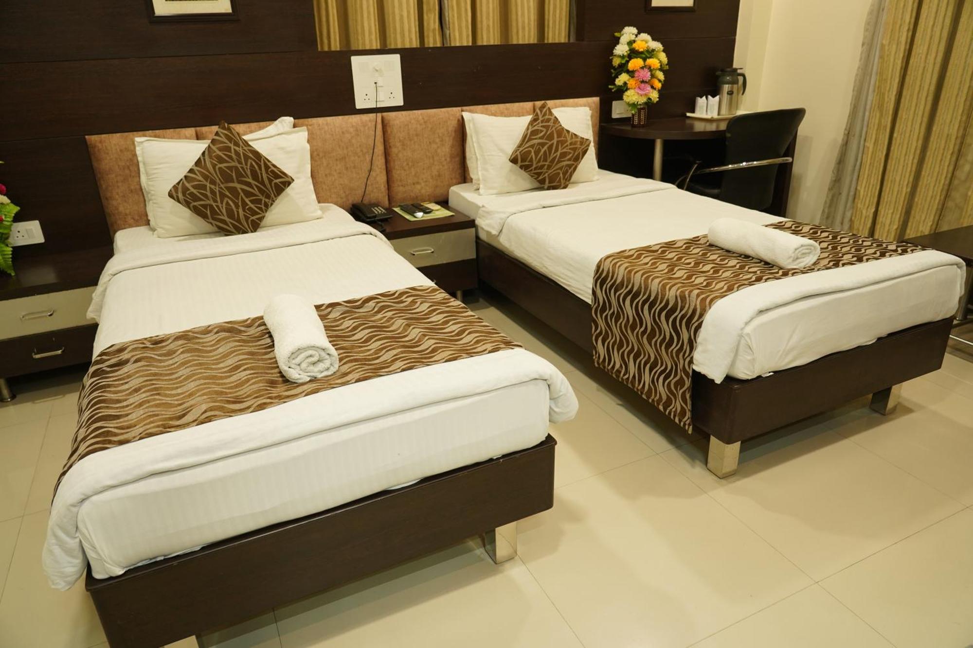 Marshall The Grand Hotel Ahmedabad Exterior photo