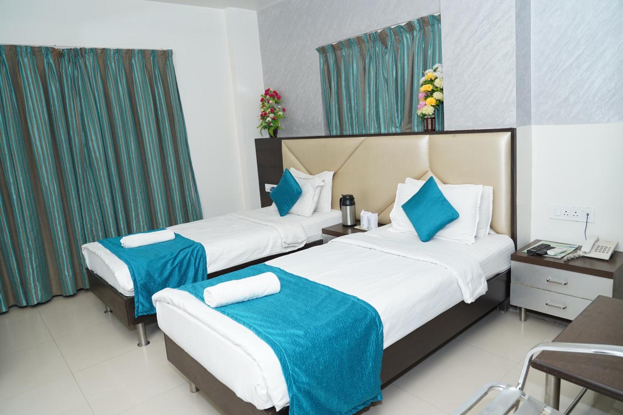 Marshall The Grand Hotel Ahmedabad Exterior photo