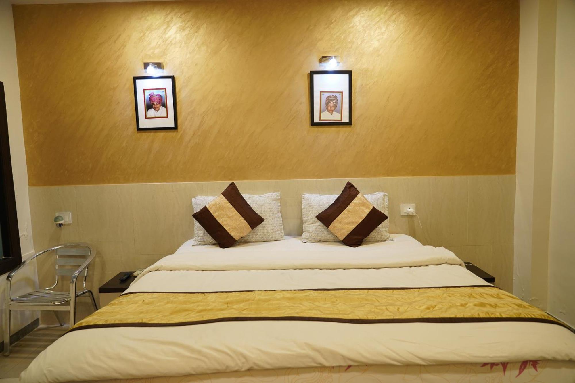 Marshall The Grand Hotel Ahmedabad Exterior photo
