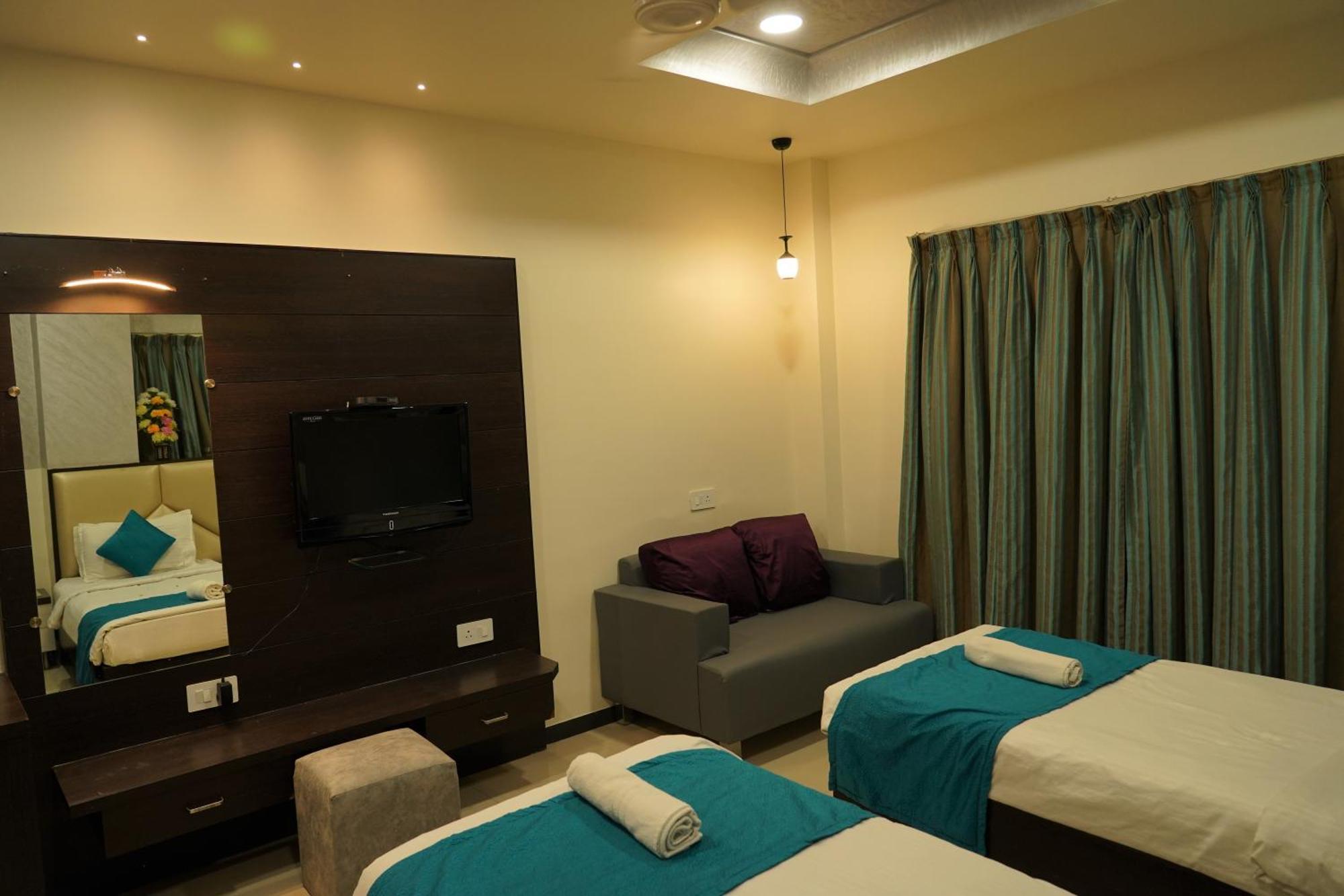 Marshall The Grand Hotel Ahmedabad Exterior photo