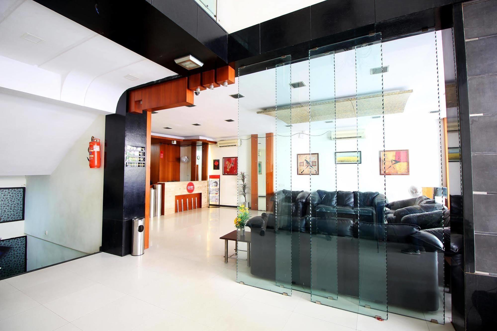 Marshall The Grand Hotel Ahmedabad Exterior photo